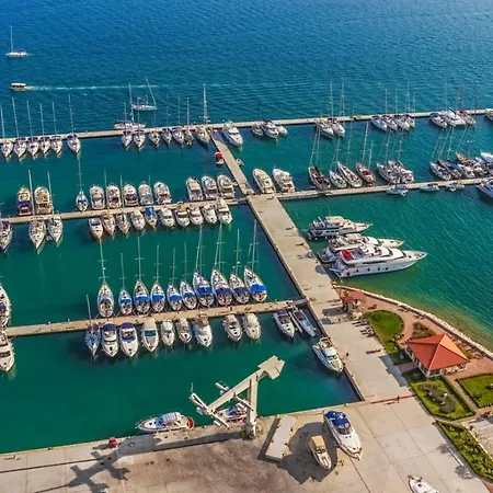 In With Terrace, Air Condition, Wifi