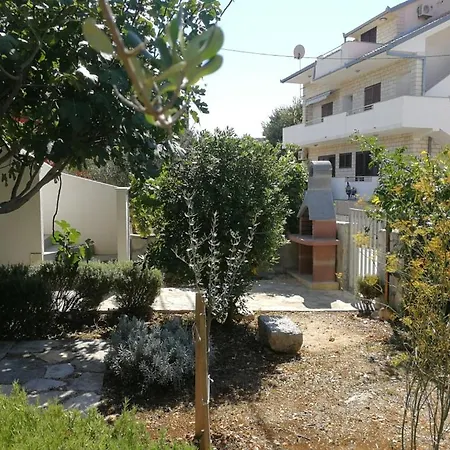 In With Terrace, Air Condition, Wifi Vinišće