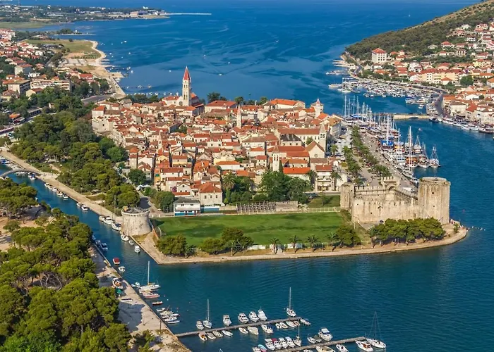 Apartman In With Terrace, Air Condition, Wifi Vinišće