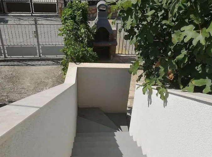 Apartman In With Terrace, Air Condition, Wifi Vinišće