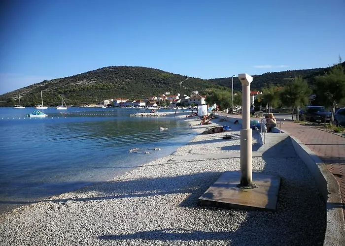 In With Terrace, Air Condition, Wifi Apartman Vinišće