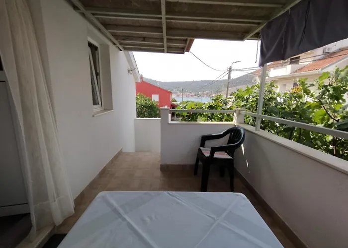 Apartman In With Terrace, Air Condition, Wifi Vinišće